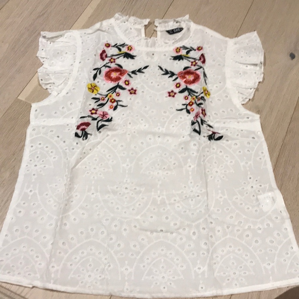 Embroidered ruffle sleeve shirt